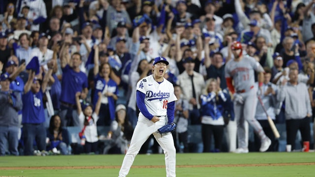 Wild Card Series - Cincinnati Reds v Los Angeles Dodgers - Game Two 