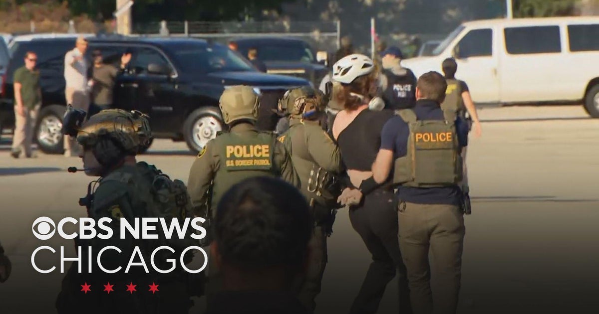 At least 6 arrested at Broadview ICE facility protest - CBS Chicago