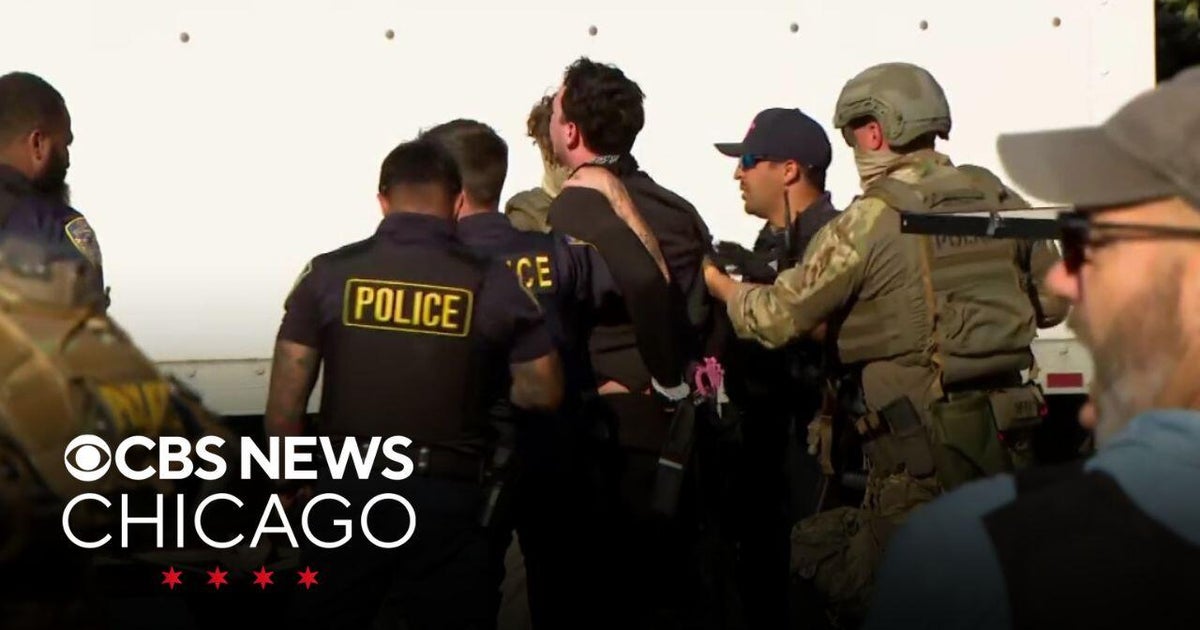 More protesters arrested outside ICE facility in Broadview - CBS Chicago