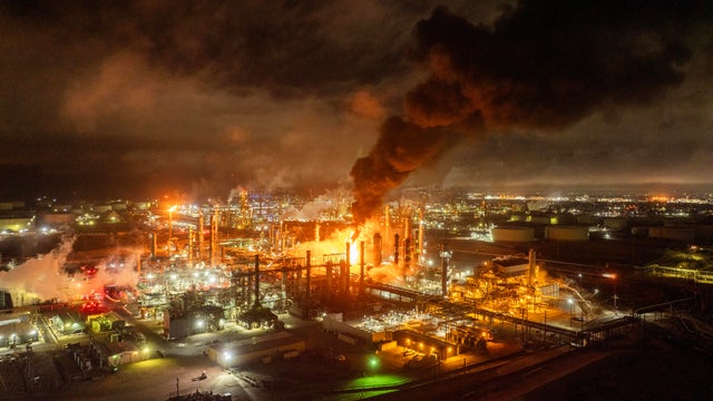 Fire and explosion at Chevron Refinery in El Segundo 