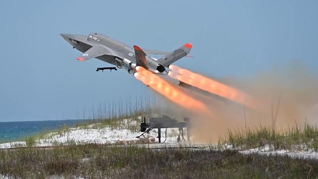 ai-drone-xq-58a-takes-off-1920.jpg 