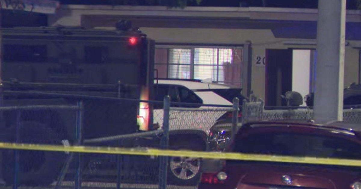 Police standoff underway in Fort Lauderdale related to Lauderdale Lakes crash and shooting, deputies say