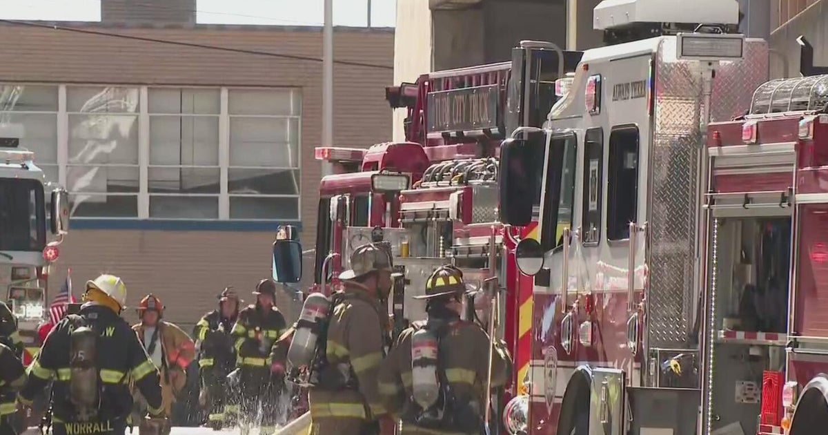 Crews extinguish apartment complex fire in McKeesport - CBS Pittsburgh