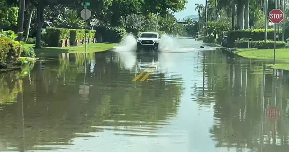 King tides, supermoon bring extreme flooding to parts of Hollywood and beyond