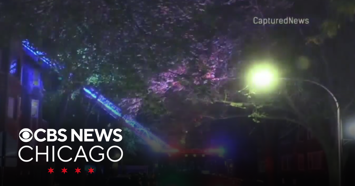 1 person dead, 2 hurt after apartment fire in Chicago's South Shore ...