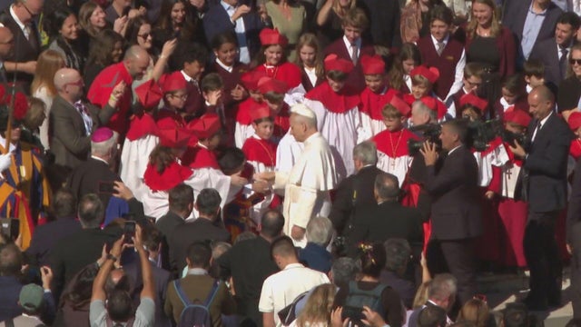 100825-pope-kids.jpg 