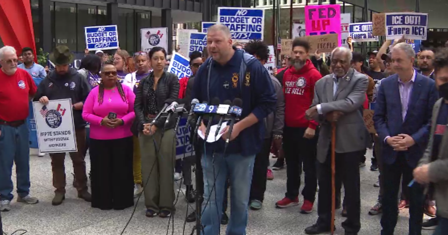 Furloughed federal workers in Chicago rally against Trump's threat of ...