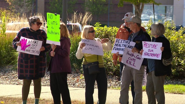 10p-vo-emmer-shutdown-rally-wcco8x1p-00-00-2210.jpg 