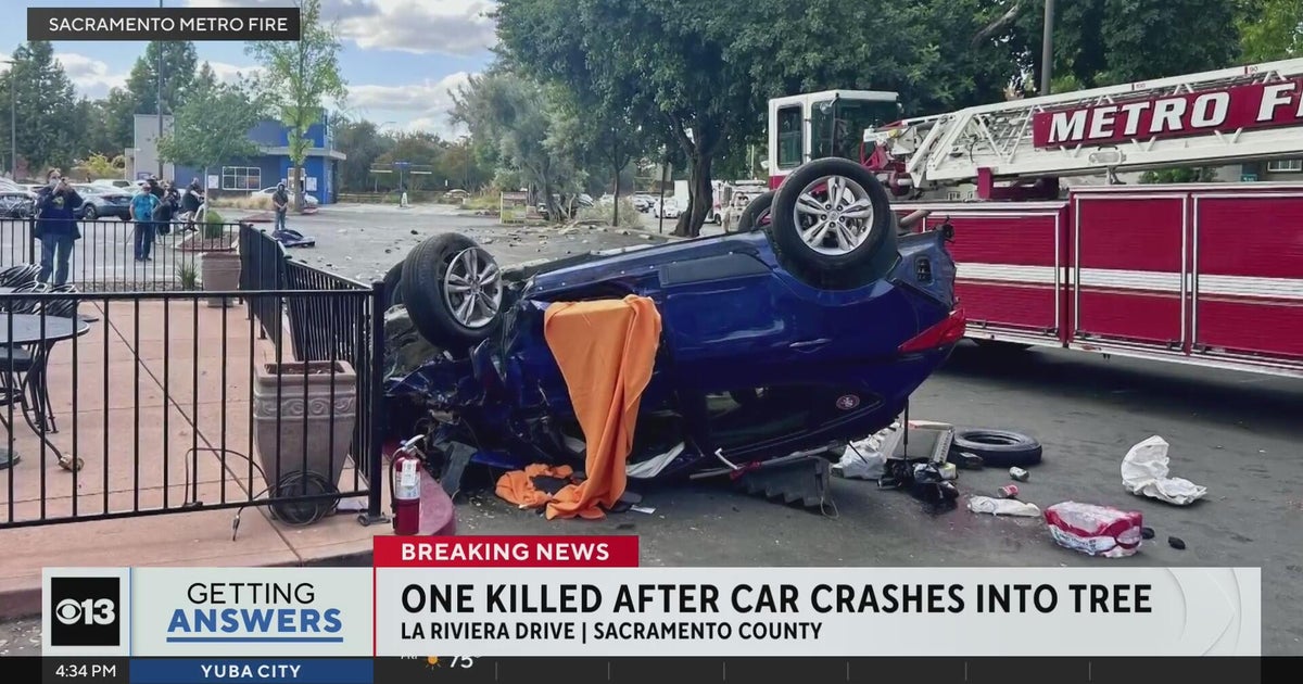 1 killed, 2 injured after car crashes into tree in La Riviera - CBS ...