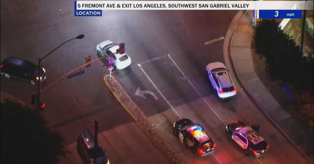 Pursuit suspect surrenders after LAPD PIT maneuver near Dodger Stadium ...
