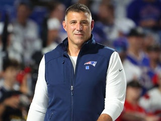 Mike Vrabel made sure the Patriots celebrated their Week 6 win over Saints  - CBS Boston