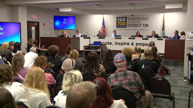 inx-elk-river-school-board-meeting-harper-101325.jpg 