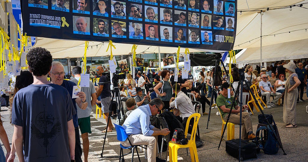 Stays of 4 extra Israeli hostages handed over by Hamas