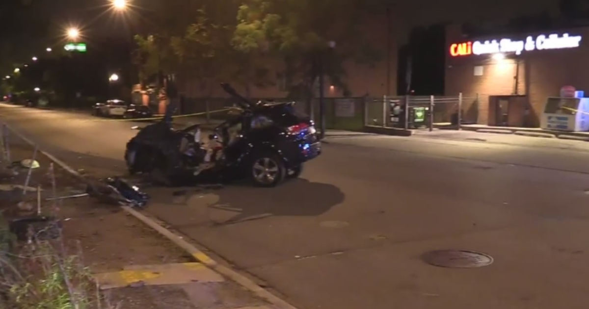 Carjacking ends in deadly crash on Chicago's West Side - CBS Chicago