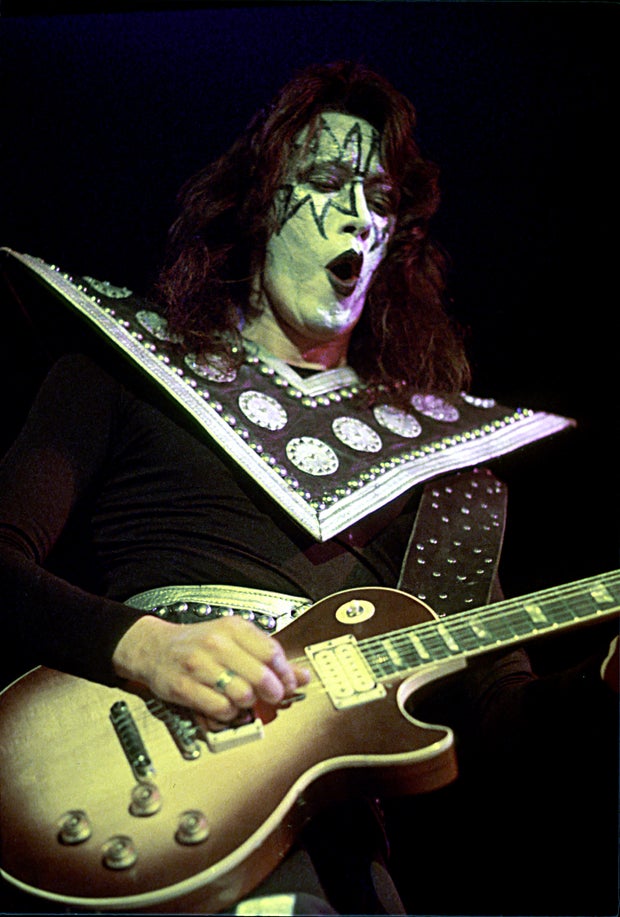Kiss Performing 