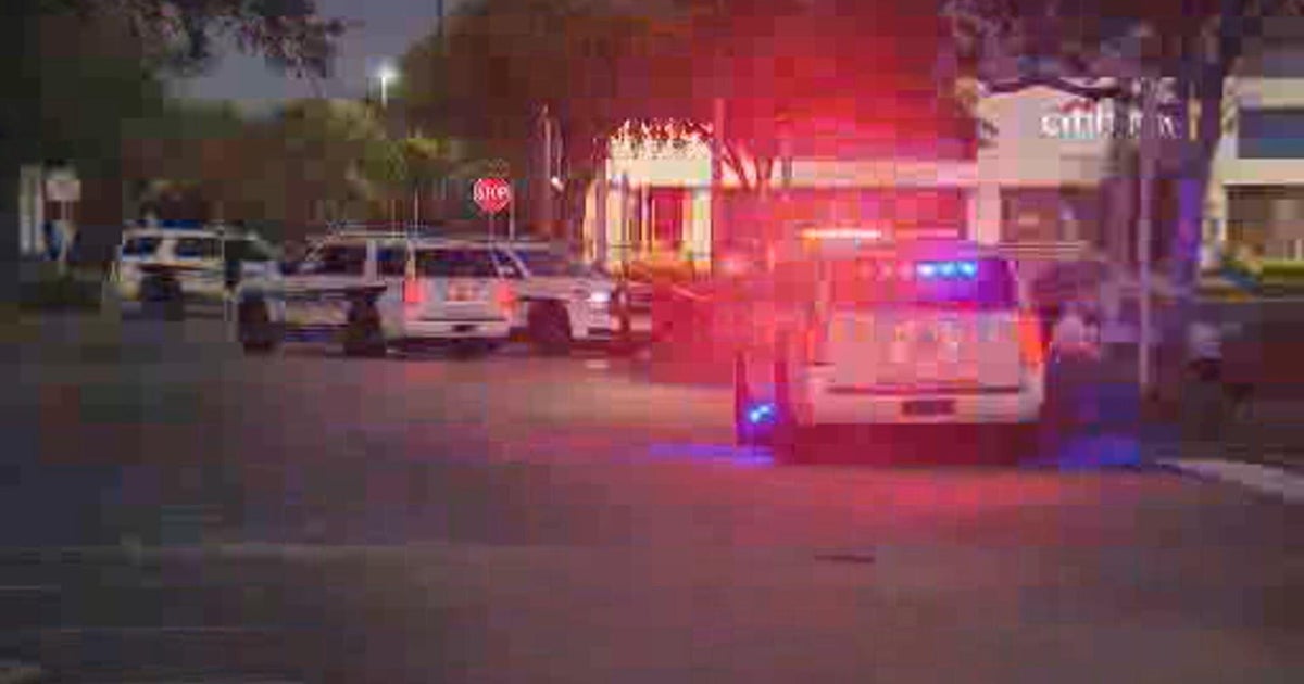 Man killed and another hospitalized with life-threatening injuries after shooting in Pembroke Pines restaurant parking lot, police say