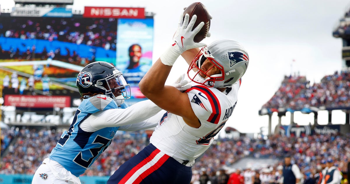 Patriots' Austin Hooper turns to local artists for 