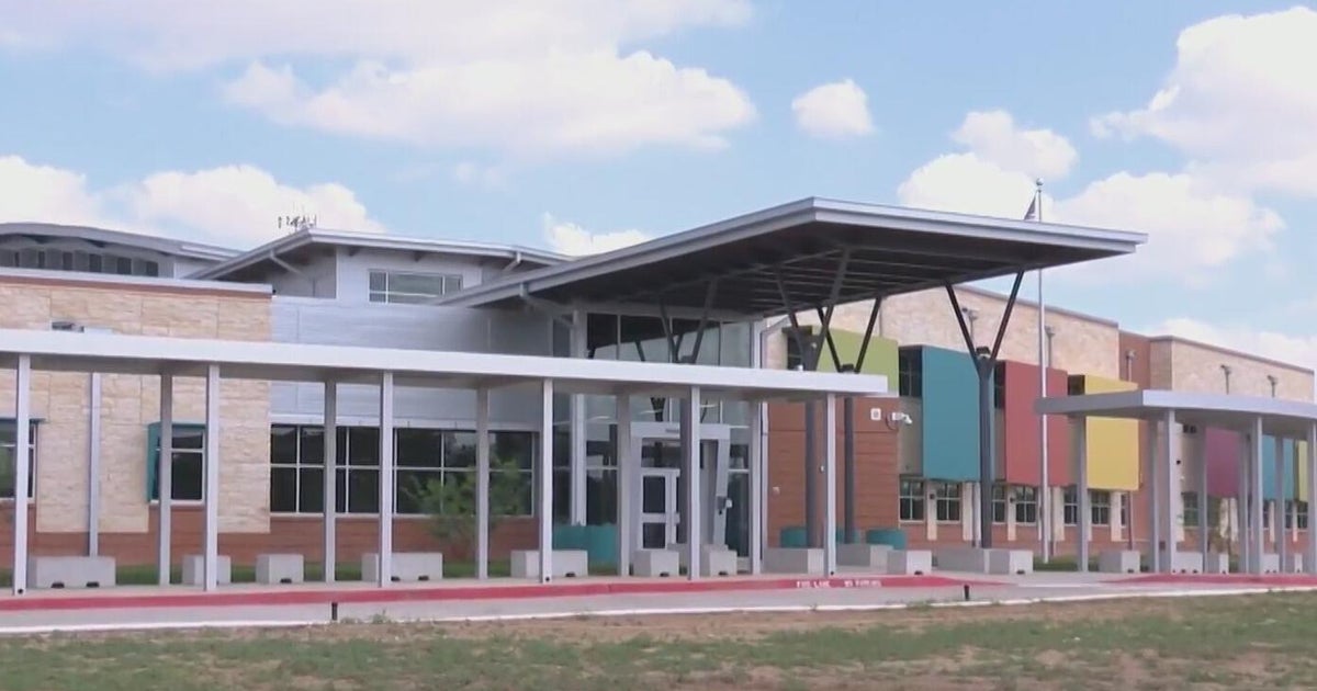 New elementary school opens to students in Uvalde