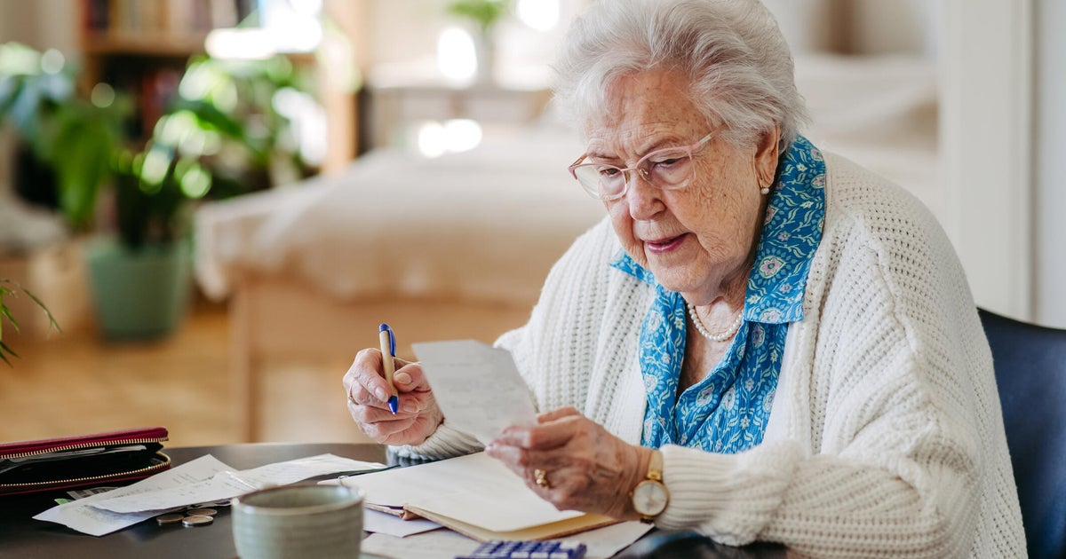 cbsnews.com - Tim Maxwell - 4 ways seniors can prepare for surprise medical costs, according to experts