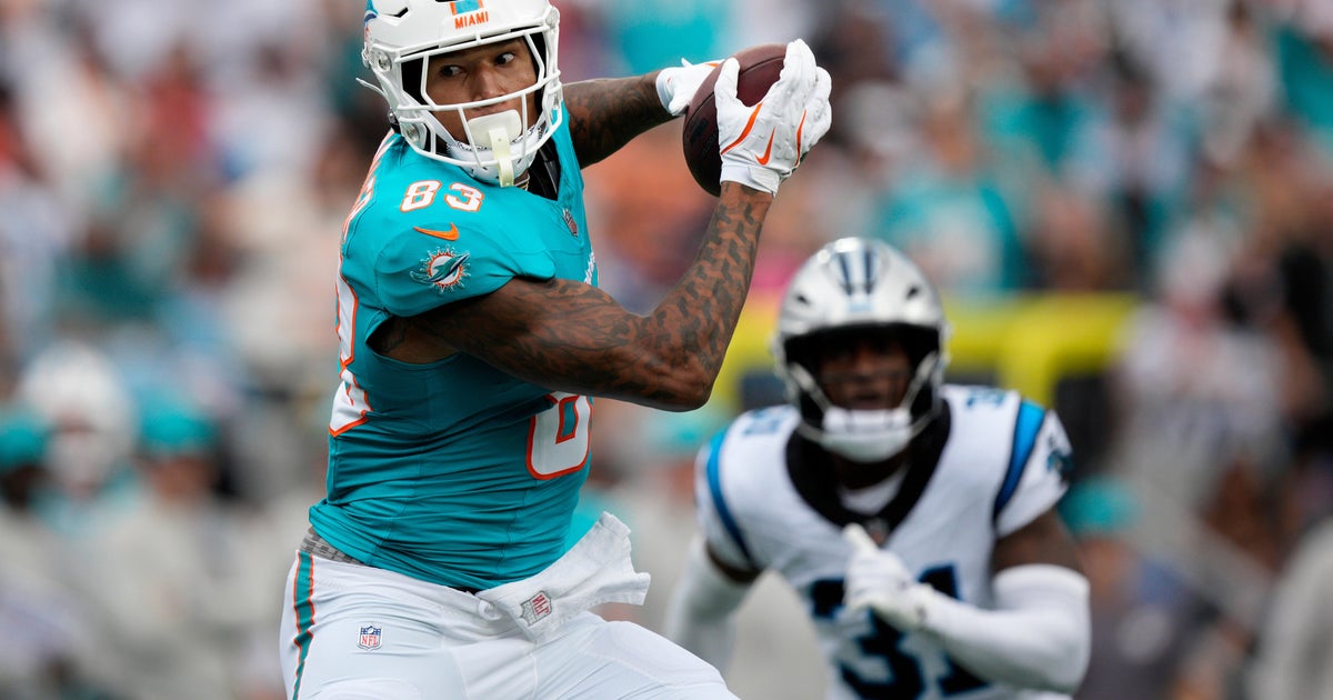 Miami Dolphins place tight end Darren Waller on injured reserve with pectoral injury