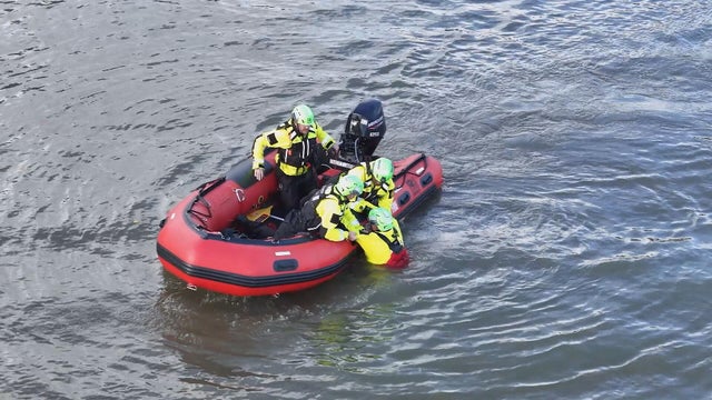 17pkg-mw-water-rescue-training-transfer-frame-326.jpg 