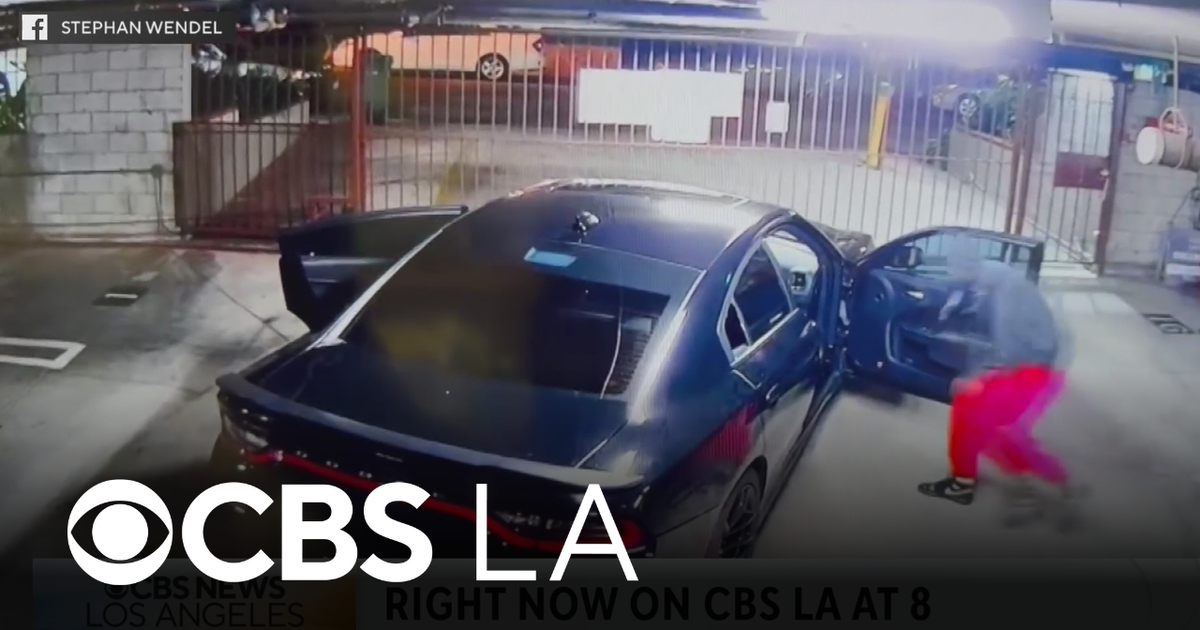 Search underway for Studio City car thieves caught stealing on camera ...