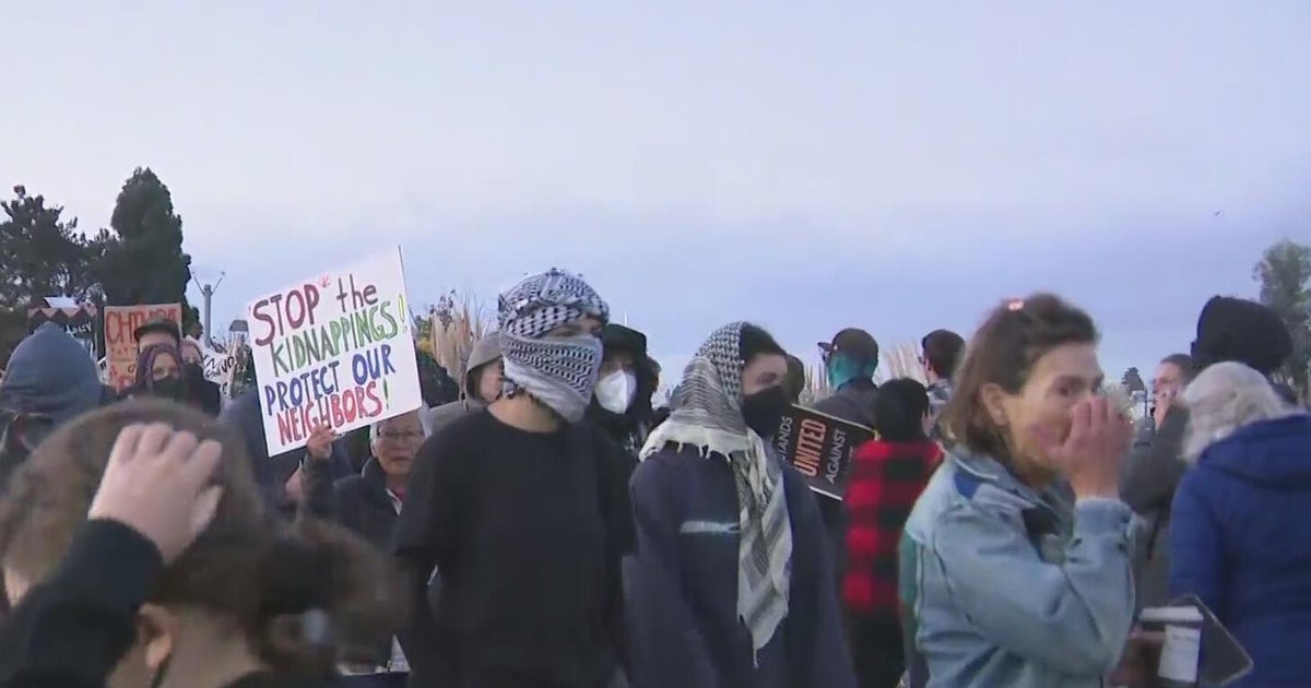Protesters gather in East Bay ahead of anticipated immigration ...