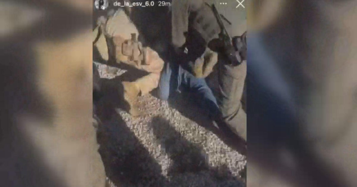 Federal agents detain teenager in Little Village on way to Benito Juarez High School in Pilsen