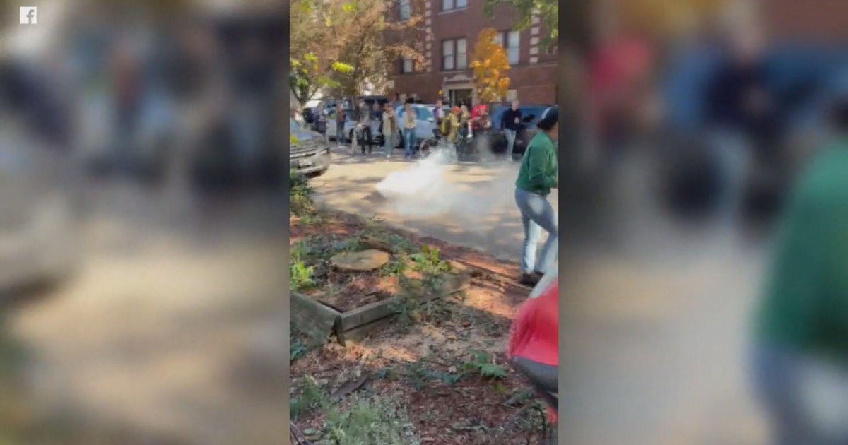 Federal agents in Wicker Park, Bucktown, Lincoln Park prompt soft lockdowns at schools – CBS News