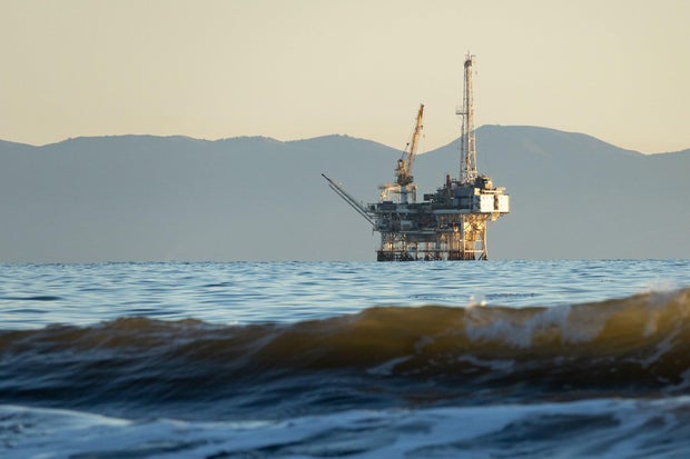 Offshore oil platform 