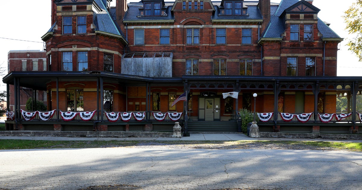 Chicago Hauntings: Spirits at the once-proud Hotel Florence in the Pullman District