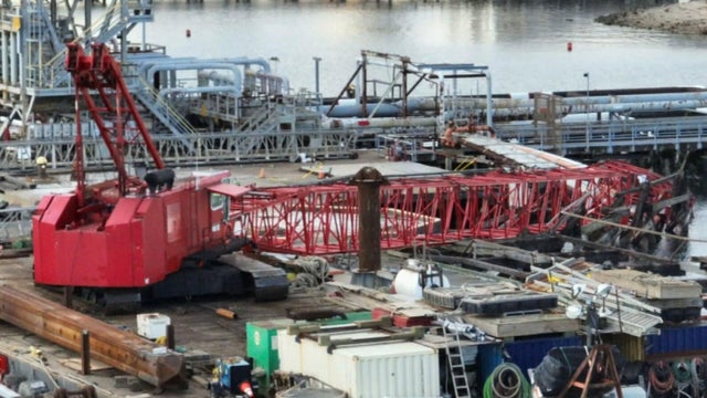 vo-everett-crane-collapse-folo-frame-667.jpg
