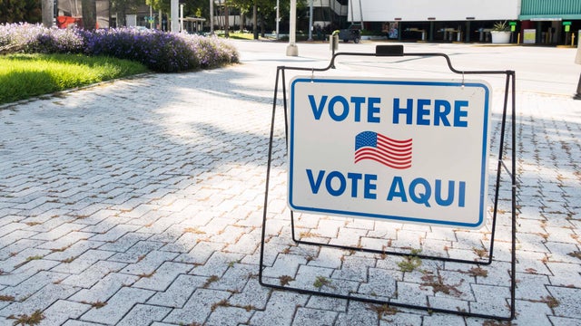 Polling Station Sign in Miami Beach in English and Spanish 