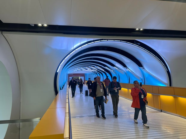 kdka-pittsburgh-international-airport-terminal-tunnel.jpg 