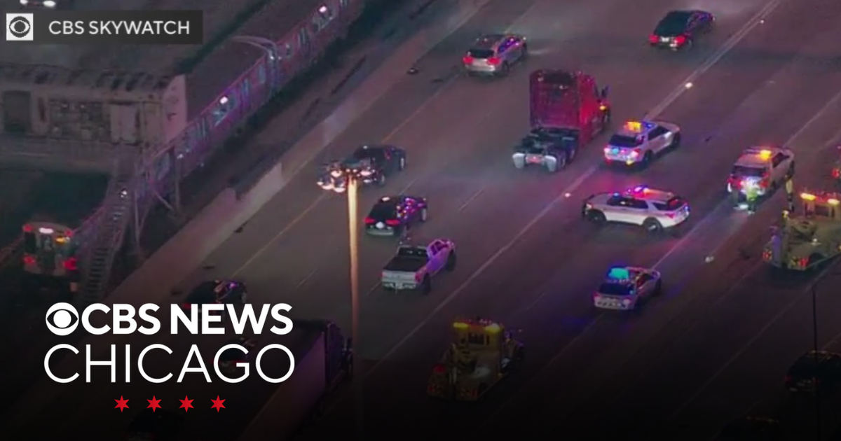 Deadly crash closes northbound lanes on Dan Ryan Expressway - CBS Chicago