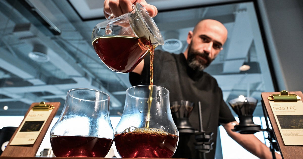 Cafe in Dubai offers the most expensive coffee in the world for $ 980 a cup: “It’s like honey”