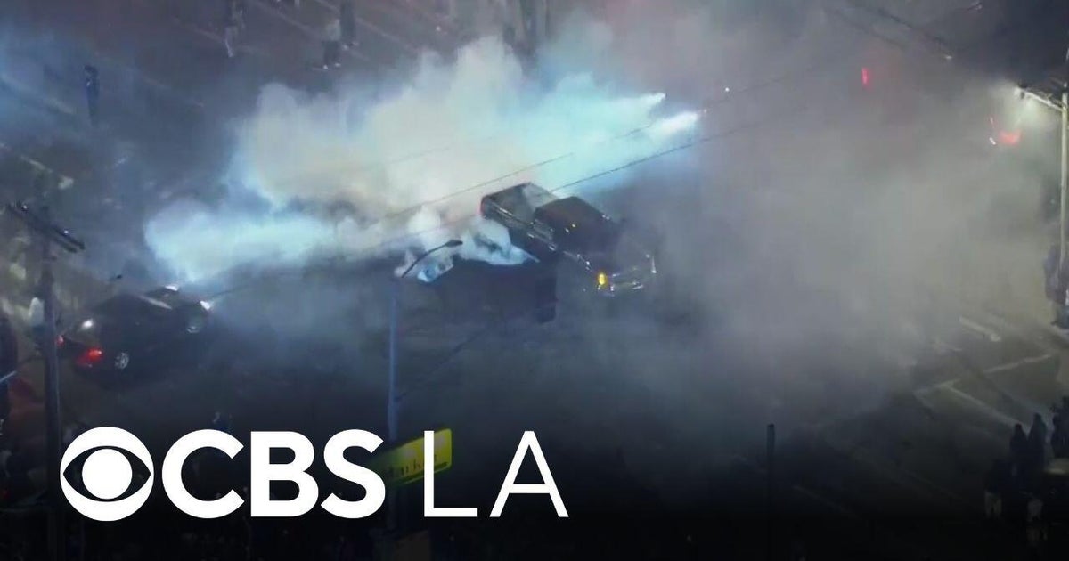 Crowds celebrate in the Valley after the Dodgers win - CBS Los Angeles