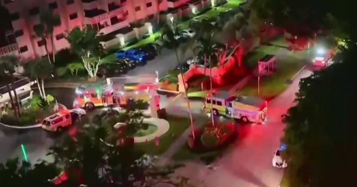 Residents evacuated, family loses everything after fire at Northeast Miami-Dade apartment complex, officials say