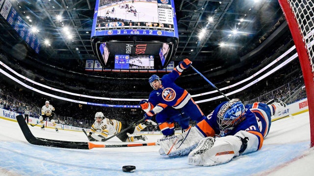 islanders-bruins-ilya-sorokin.jpg 