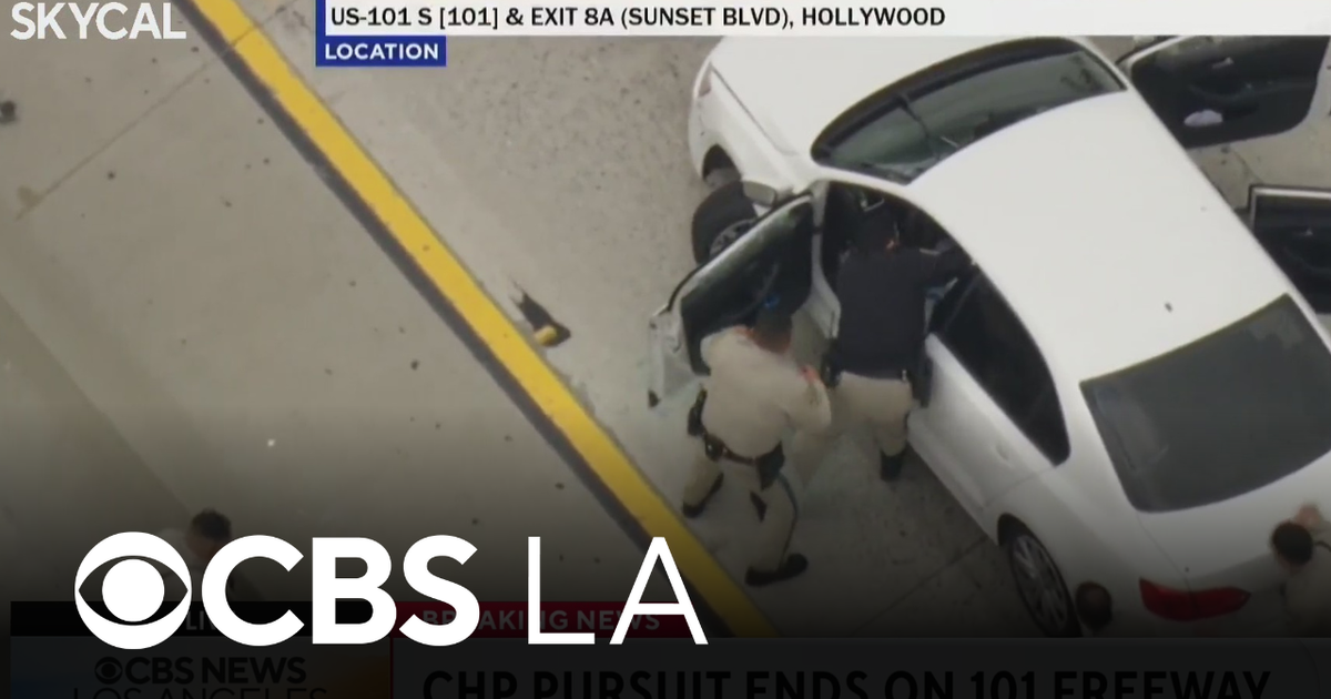 Pursuit ends on 101 Freeway in Hollywood, man barricades himself inside ...