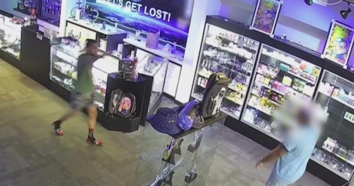 Marion County mall worker arrested after fight with food delivery driver