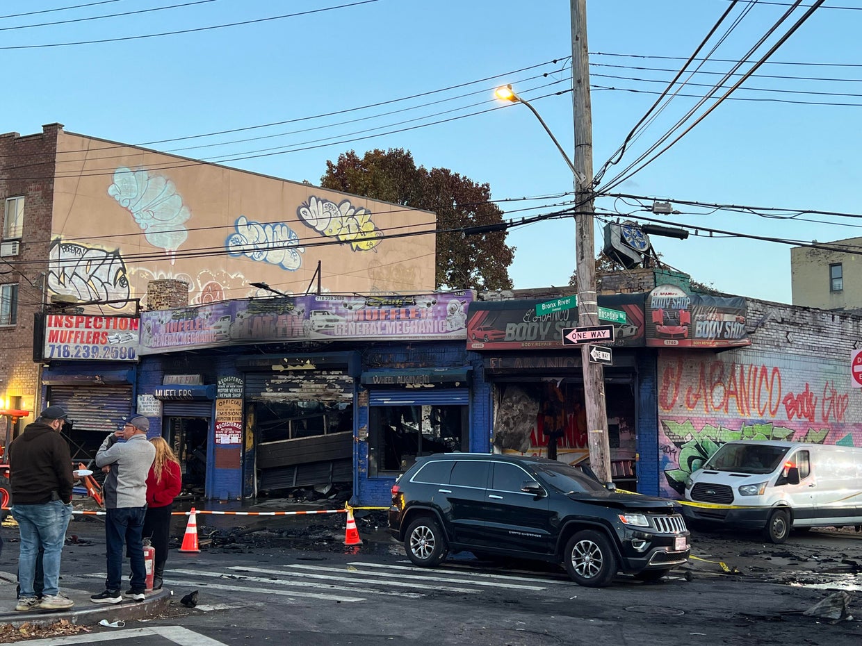 Fire at Bronx auto body shop spreads to neighboring home displacing