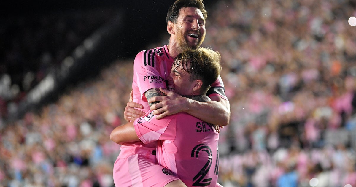 Lionel Messi leads Inter Miami to East semifinals with 2-goal, 2-assist showing in 4-0 win over Nashville