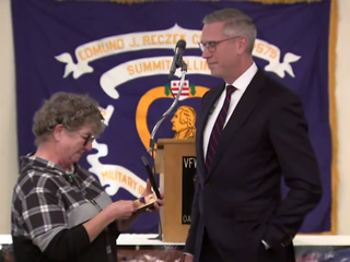 Illinois treasurer returns Purple Heart that belonged to late World War II  veteran from Oak Lawn - CBS Chicago