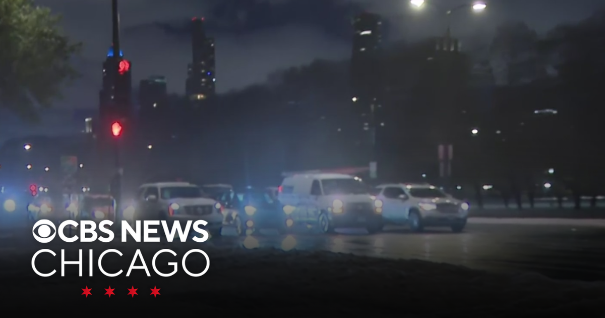 Monday morning commute begins amid winter storm on DuSable Lake Shore ...