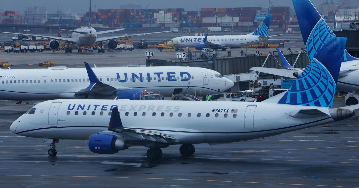 Smooth Thanksgiving travel reported so far at Newark Liberty Airport