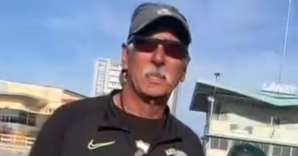 "Last Chance U" coach John Beam dies 1 day after Oakland shooting