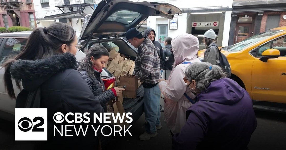 New Yorkers lining up for fried rice sold out of the trunk of a car ...