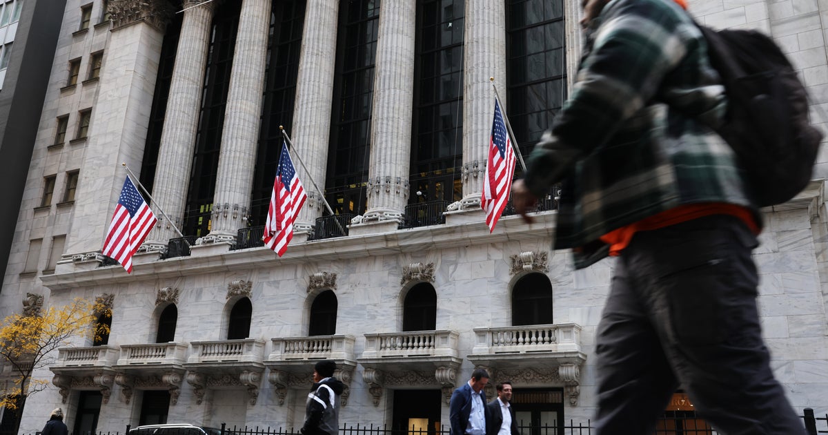 Stocks extend slide amid investor concerns about AI and interest rates