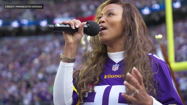 ko-vikings-anthem-singers-pkg-wcco96w2.jpg 